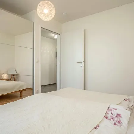 Sunny Apartment *
